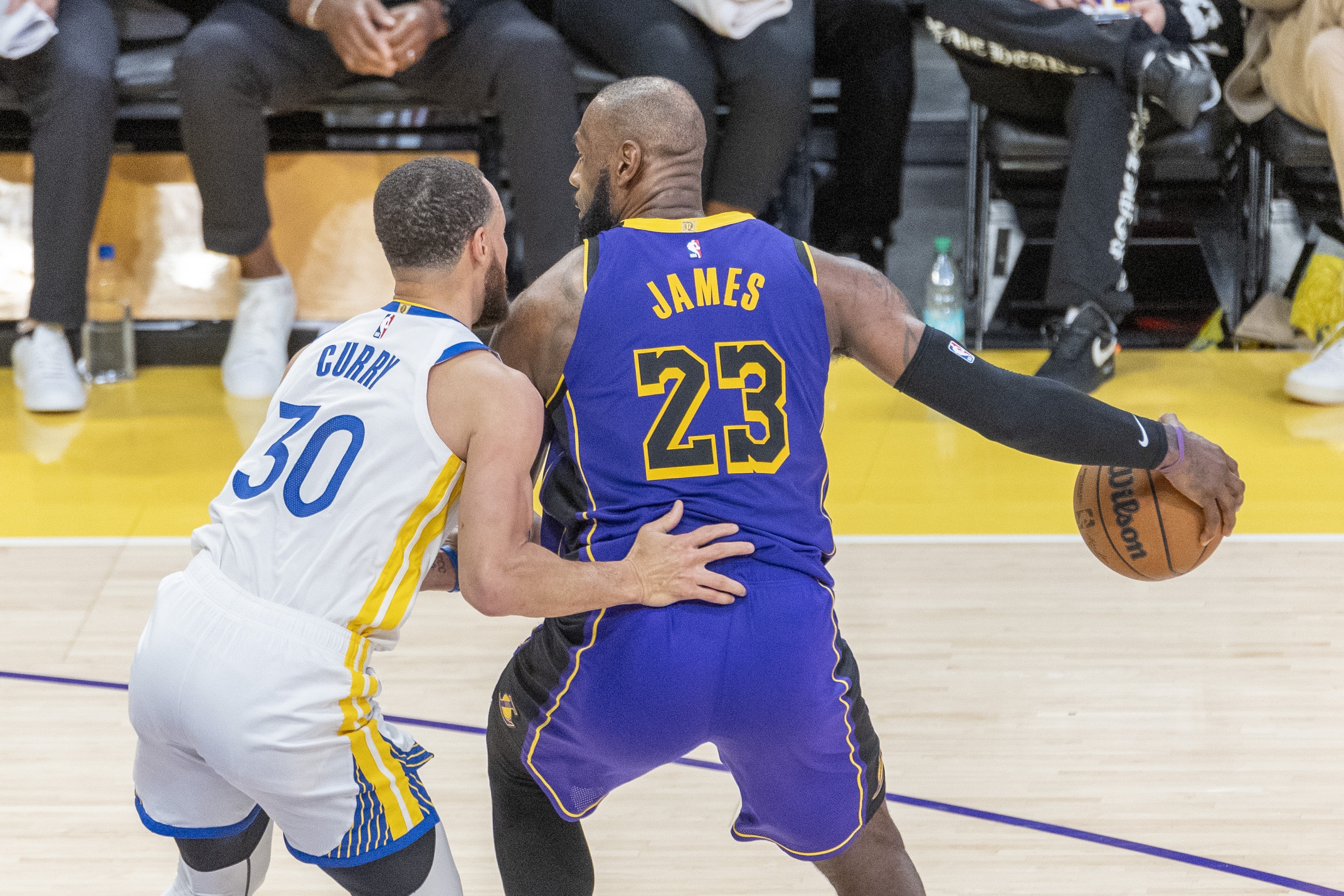 关于勇士队再下一城，库里三分球破纪录的信息