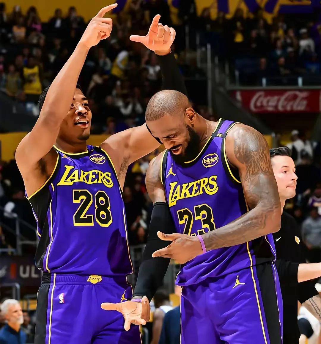 关于美国篮球联赛：湖人队击败火箭队晋级季后赛的信息