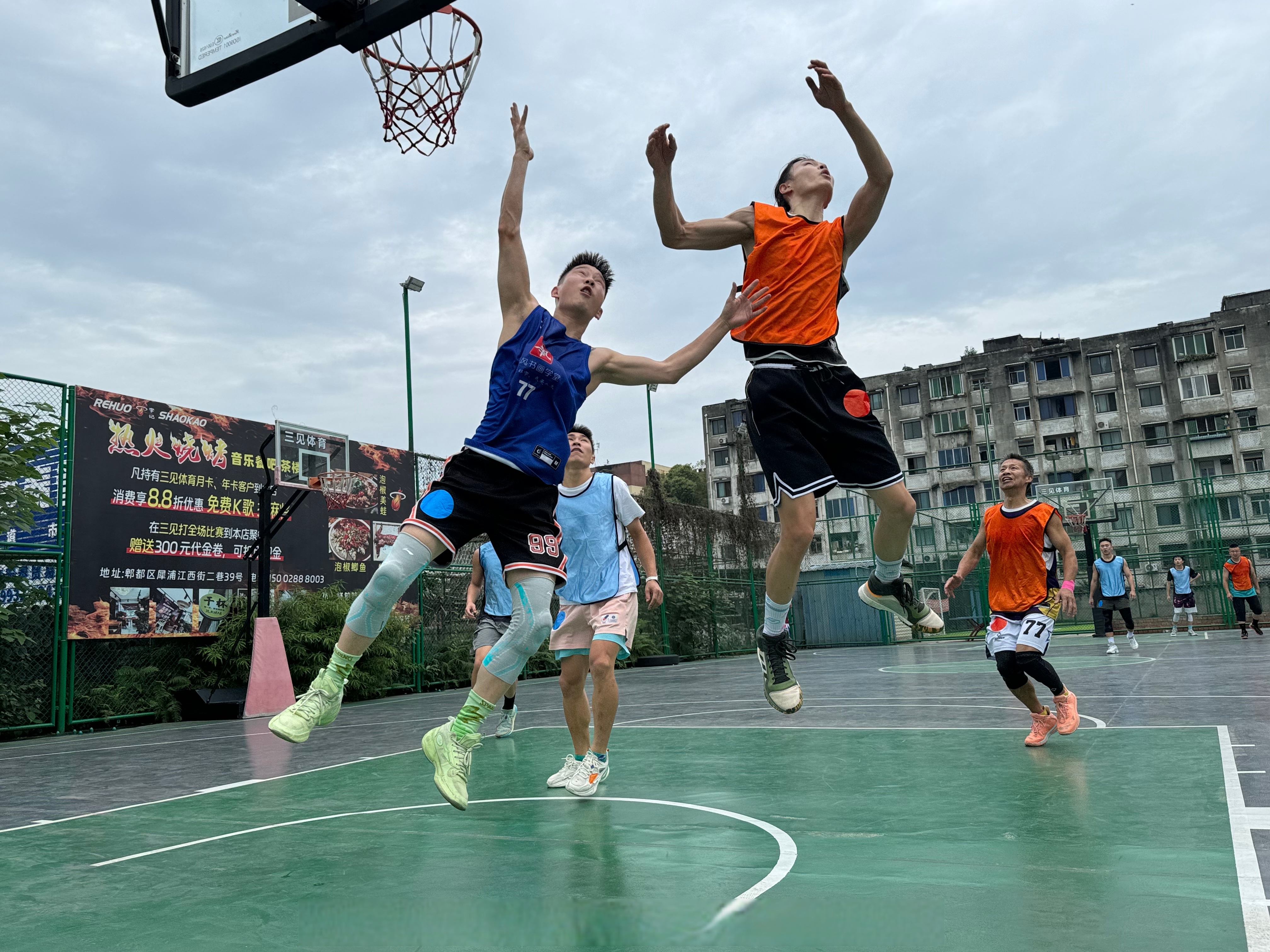 开云体育网页版-寸土寸金的比赛现场，场面火花四射的简单介绍