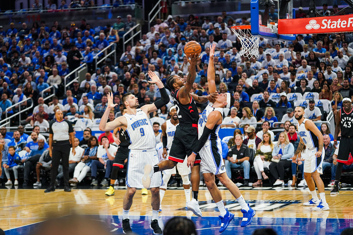 包含玫瑰复出表现抢眼，助球队逆转取胜的词条