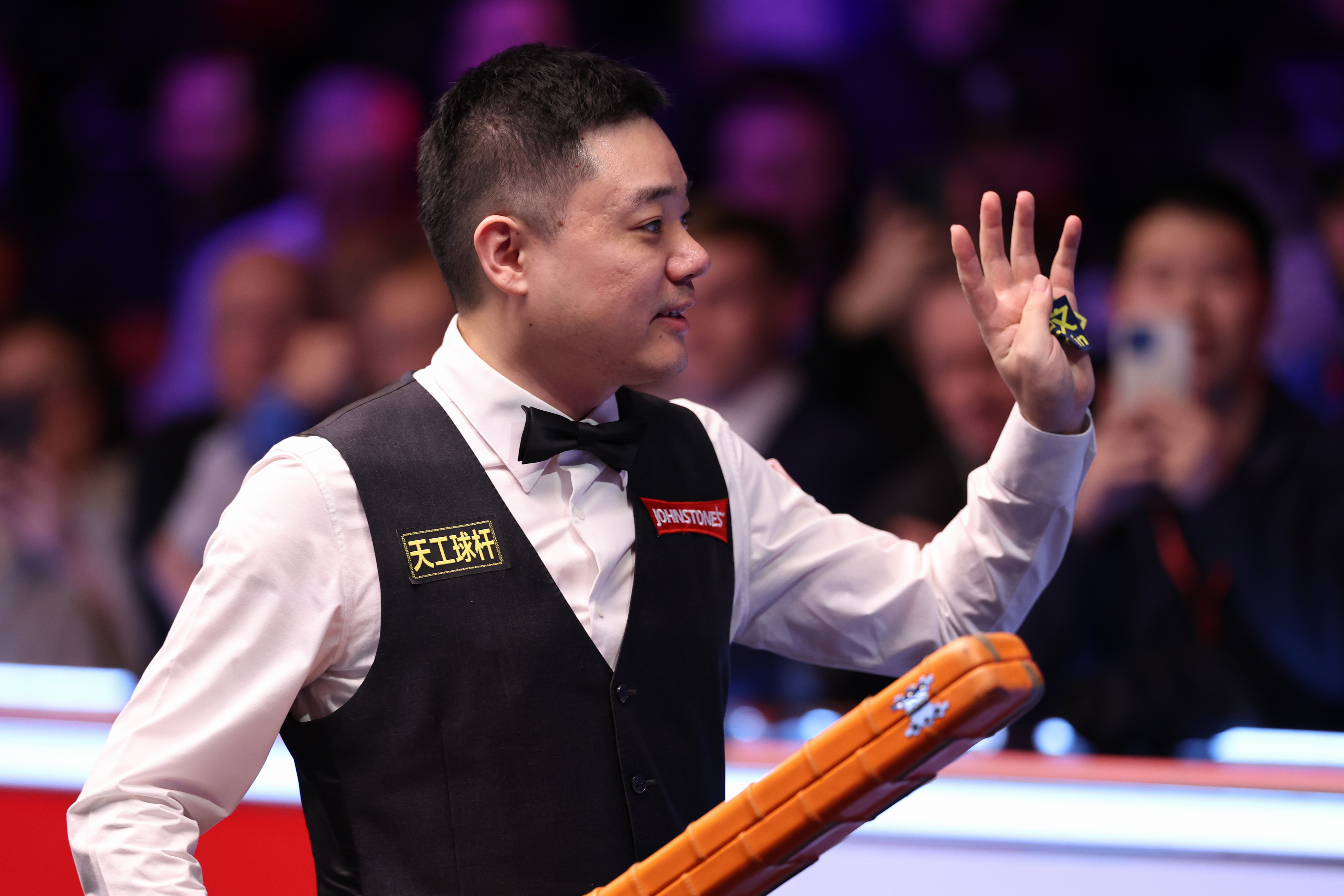 包含上海队在场上展现出色表现，获胜比赛的词条