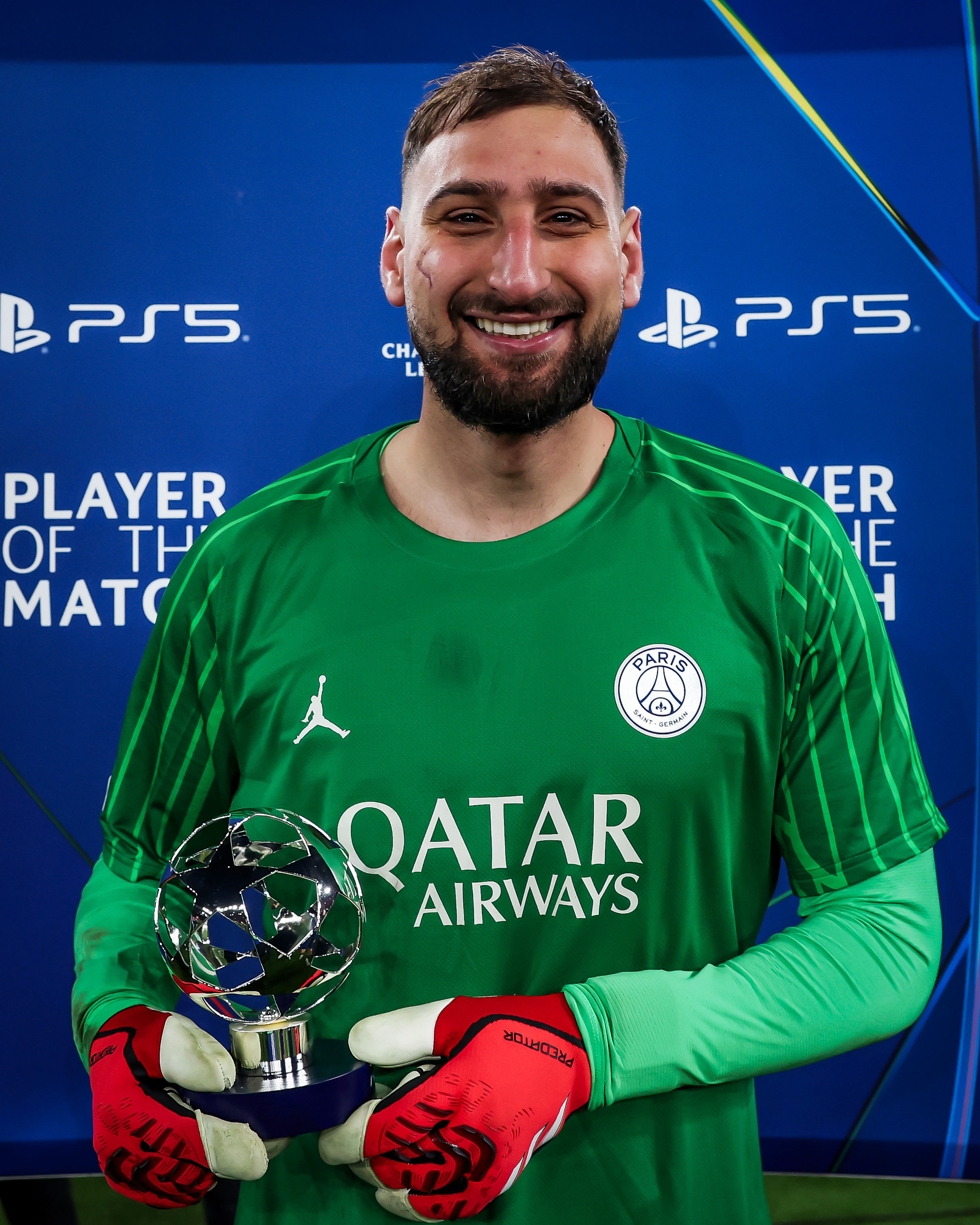 开云体育直播-恩泽恩球员奋力拼搏，帮助球队取胜