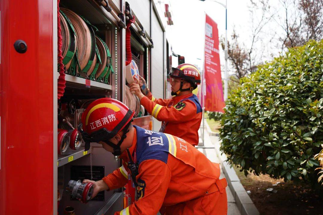 包含体育盛事安保措施严密，保障比赛顺利进行的词条