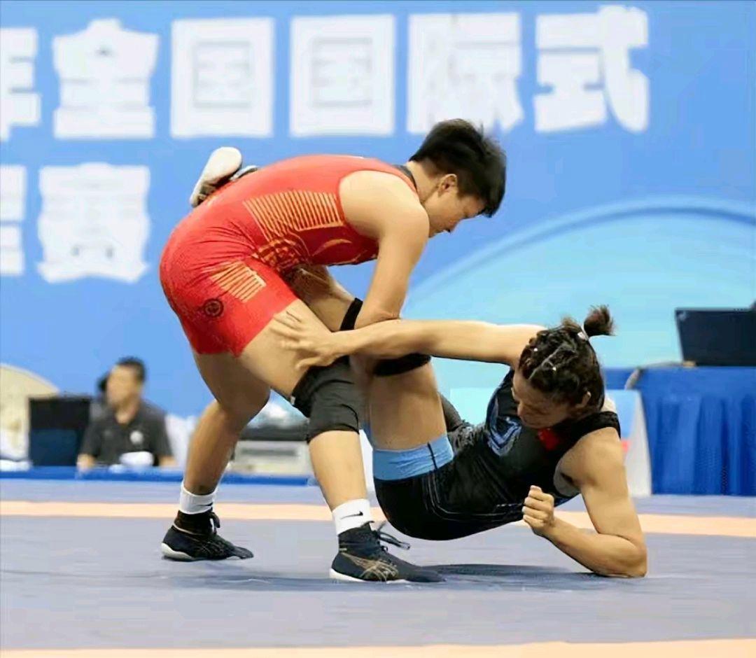 开云体育登录-格鲁吉亚女子摔跤夺冠，技压群芳的简单介绍