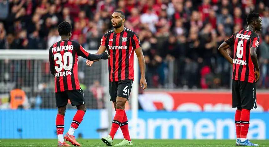 关于波兰客场告捷，与对手争夺小组头名的信息