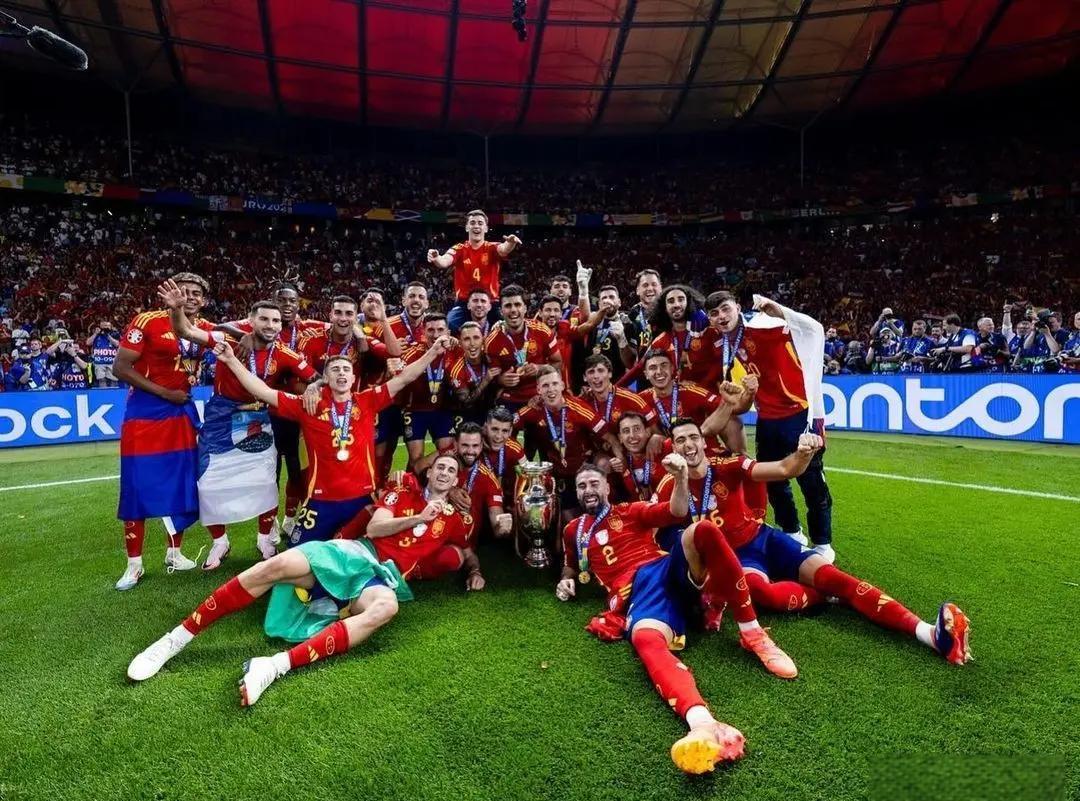 包含欧洲顶级球队争夺胜利，展开激烈角逐的词条