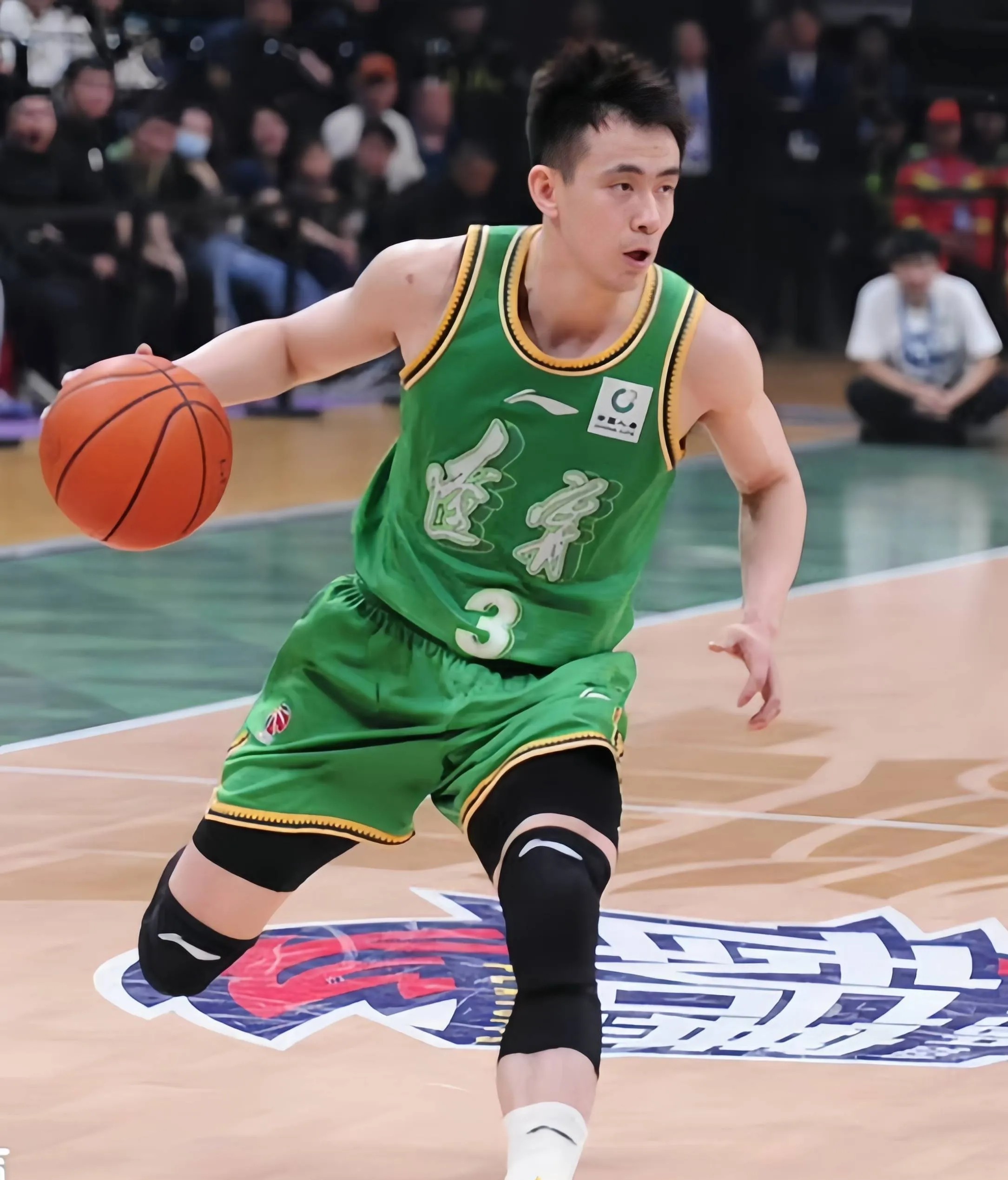 篮球教练换帅，新帅接手豪门球队