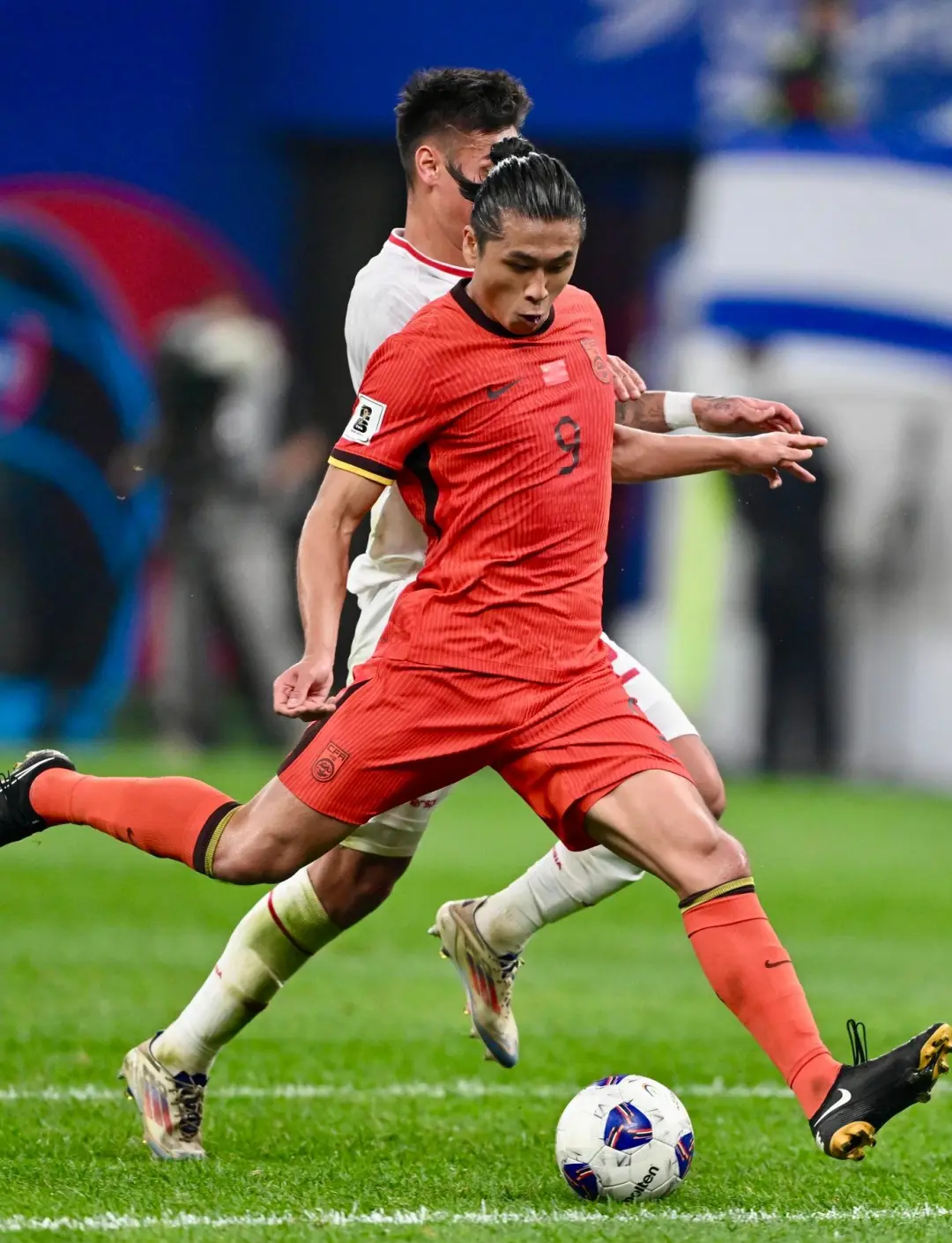 开云体育官网-精彩对攻，球员们奋力拼搏争取胜利的简单介绍