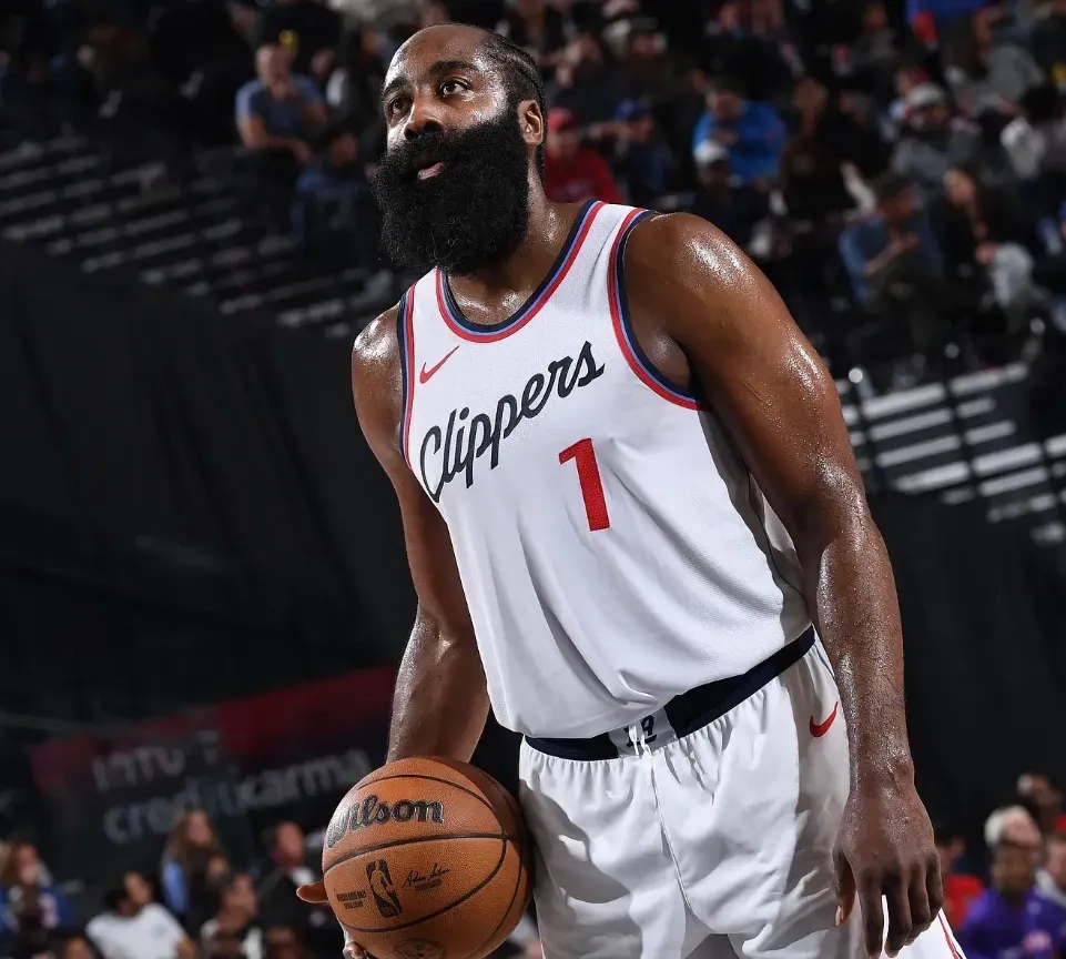 快船再胜凯尔特人，紧追领先