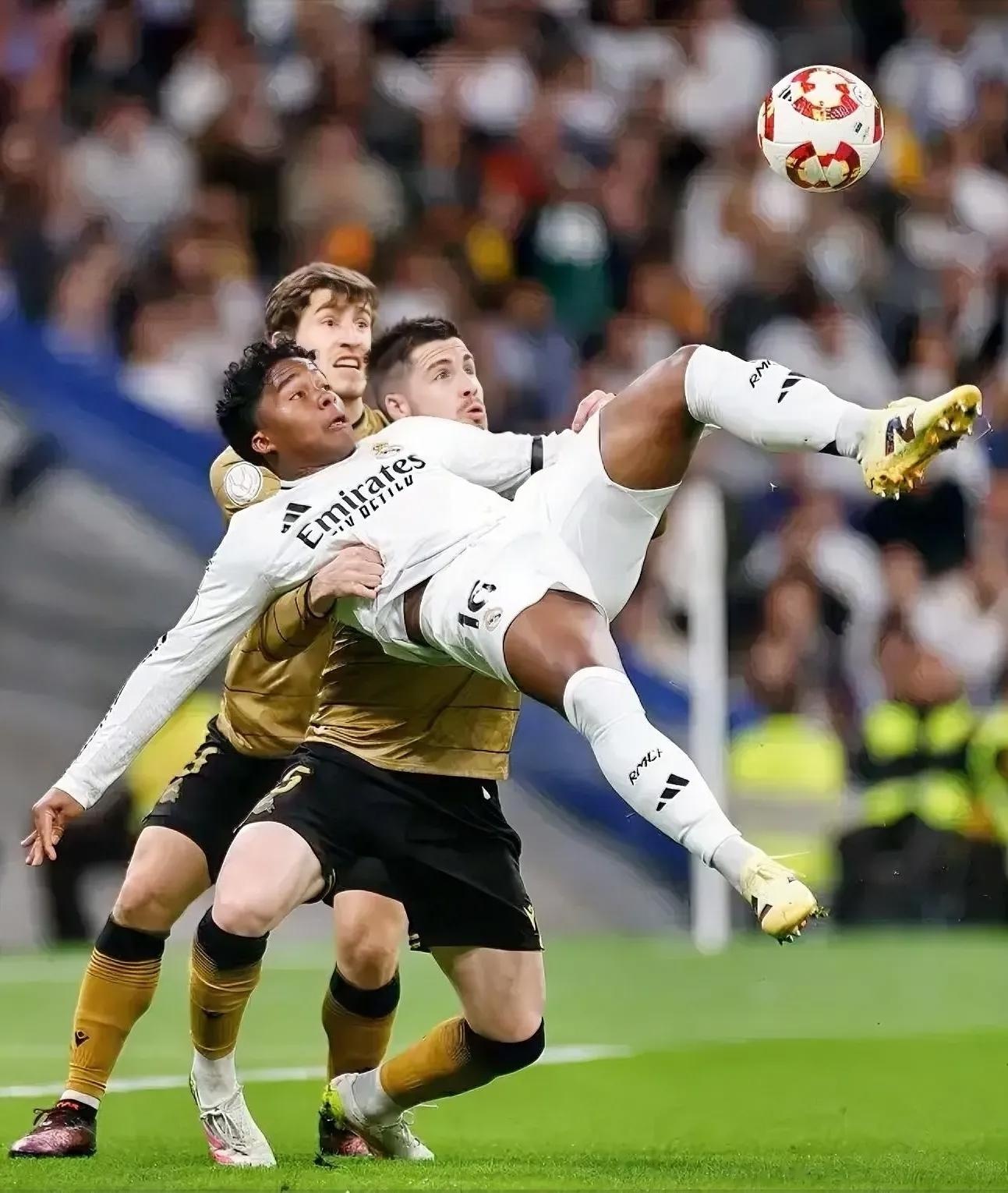 皇马再次轻松击败马德里竞技