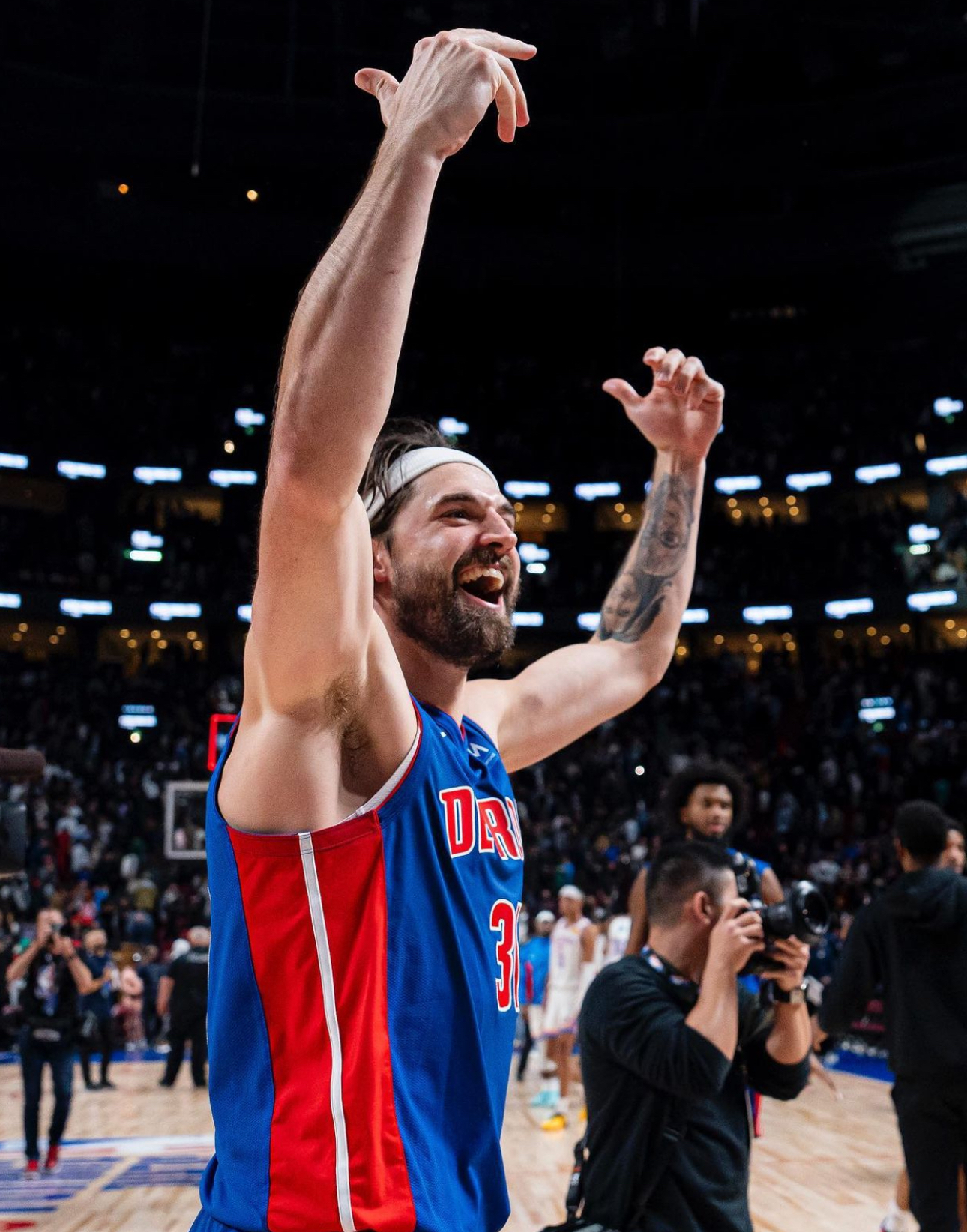 乔-哈里斯回归赛场，稳定球队中场节奏的简单介绍